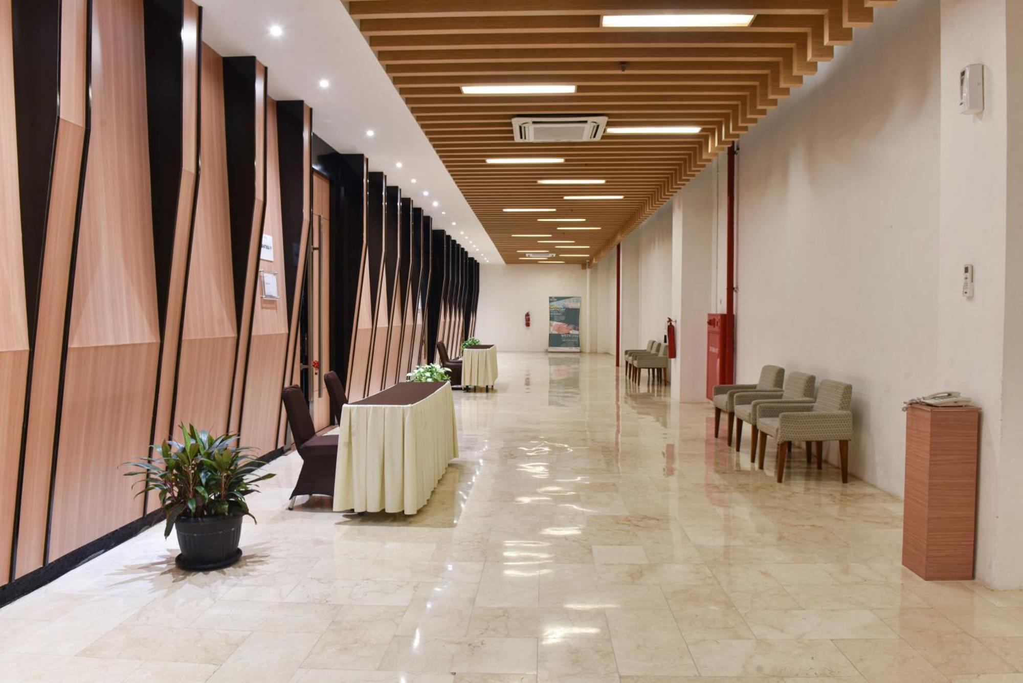 Hotel Santika Mega City Bekasi Exterior foto